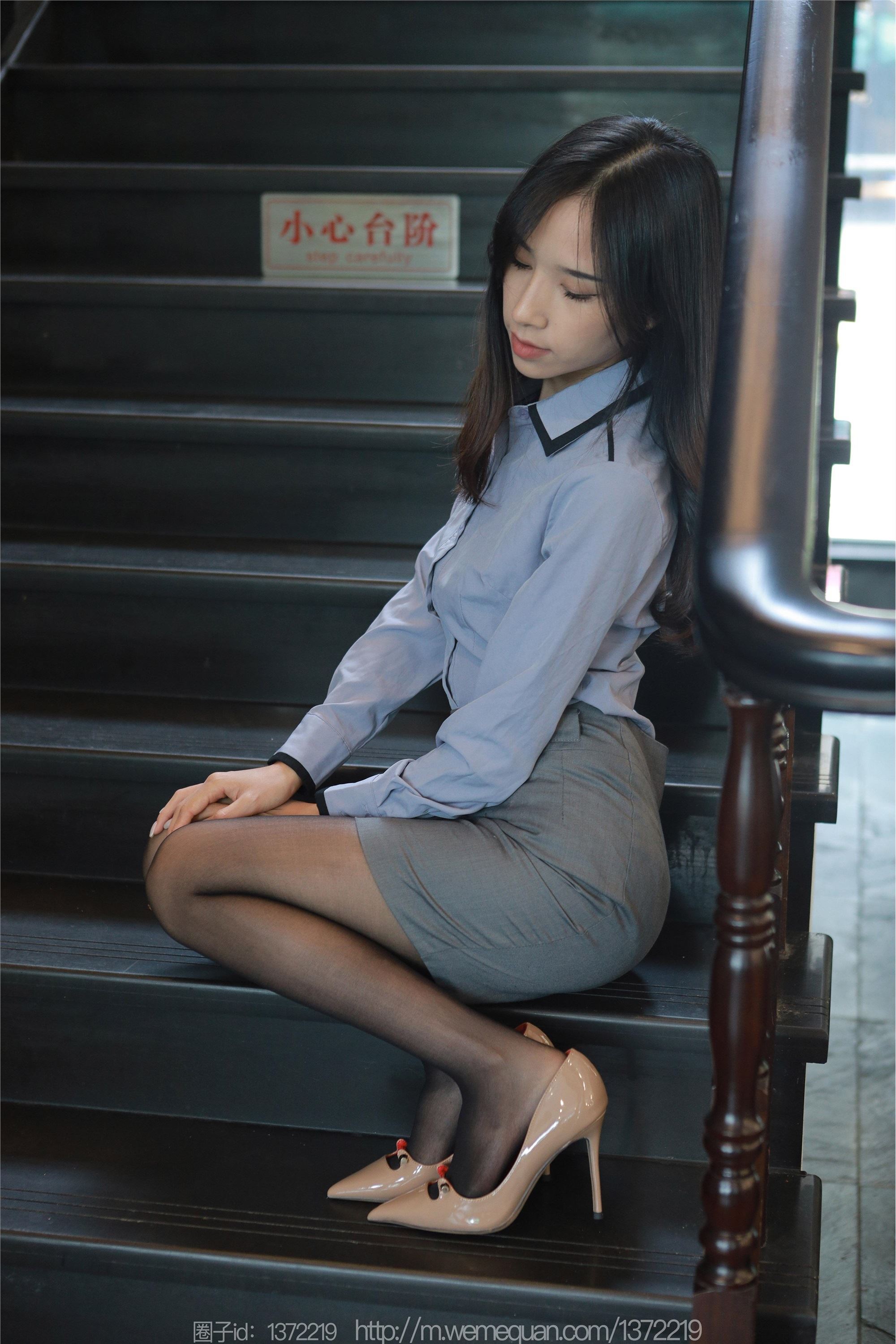 IESS异思趣向  2023.08.02 丝享家 1496 美子《楼梯上的春光》